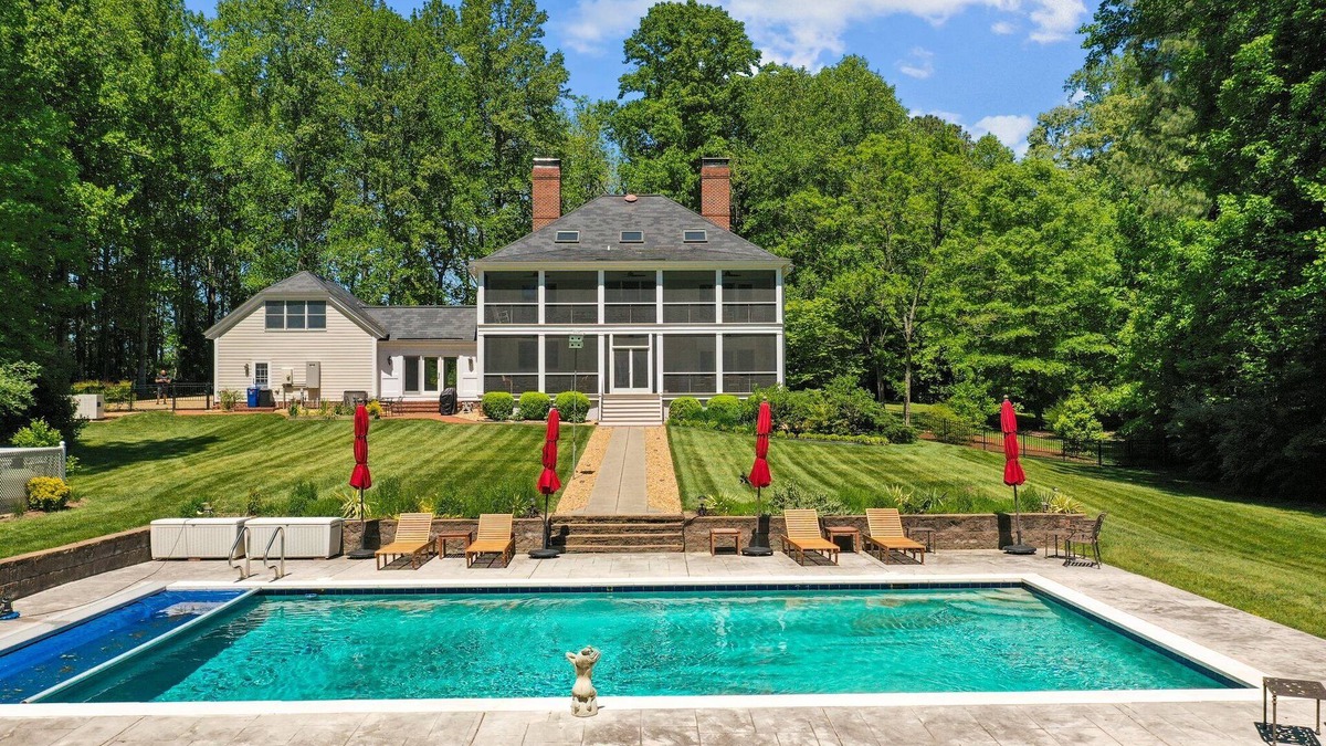 Weems House | Lucky Dog River House - Luxury 4 Bedroom/4.5 Bath - Guest Suite, Pool & Dock
