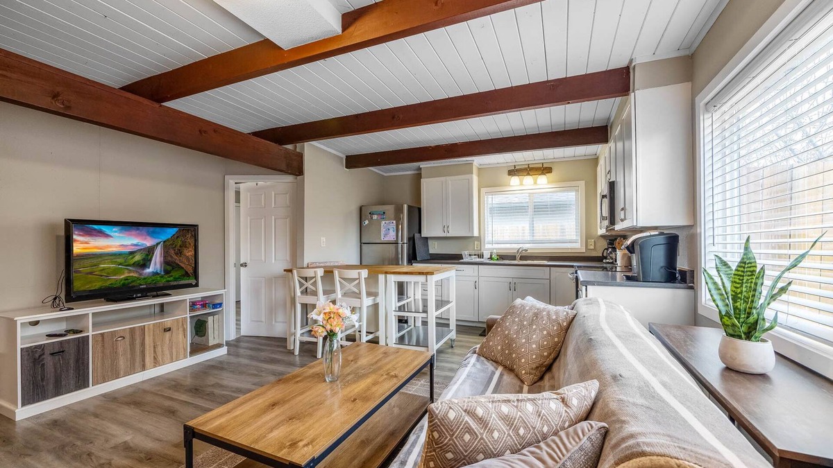 West Eugene House | Lucky Duck Bungalow, Close to downtown and U of O