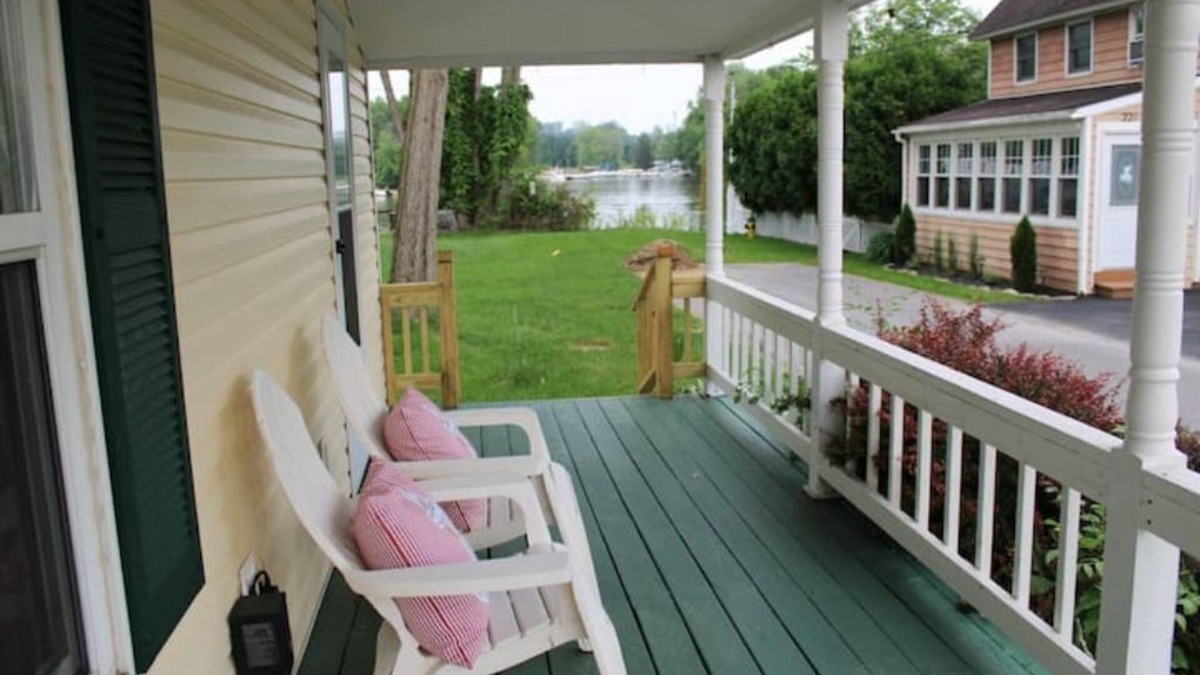 Sylvan Beach Cottage | Lucky Little Lake House - Heart of Sylvan Beach