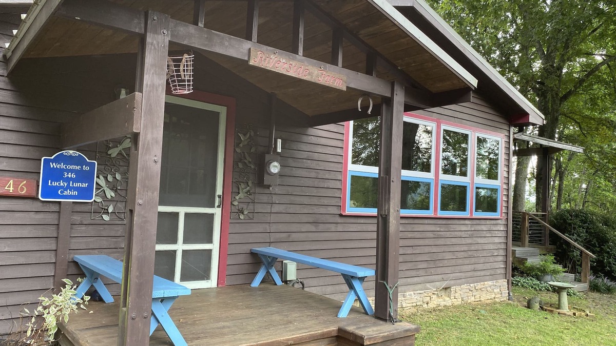 Clyde Cabin | Lucky Lunar Cabin at Riverside Farm