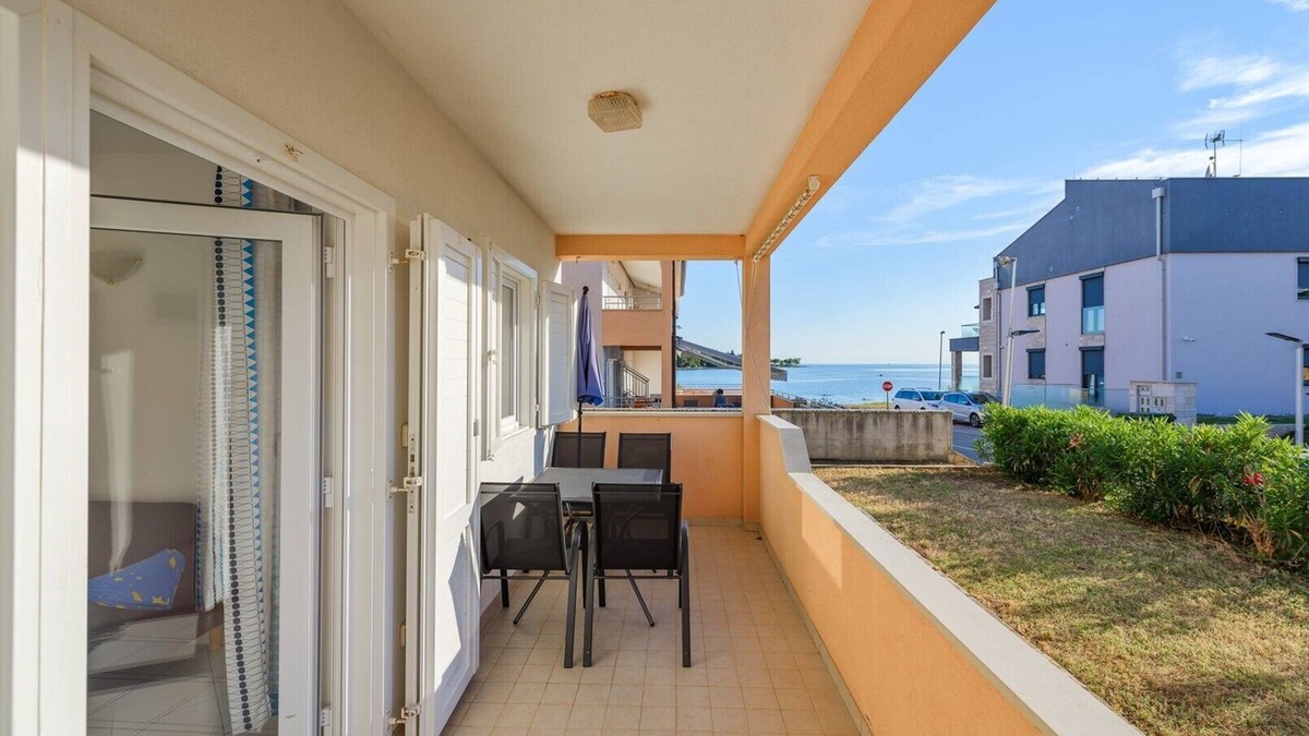 Lovrecica Apartment | LUCREZIA house with apartments/SOFIA APARTMENT