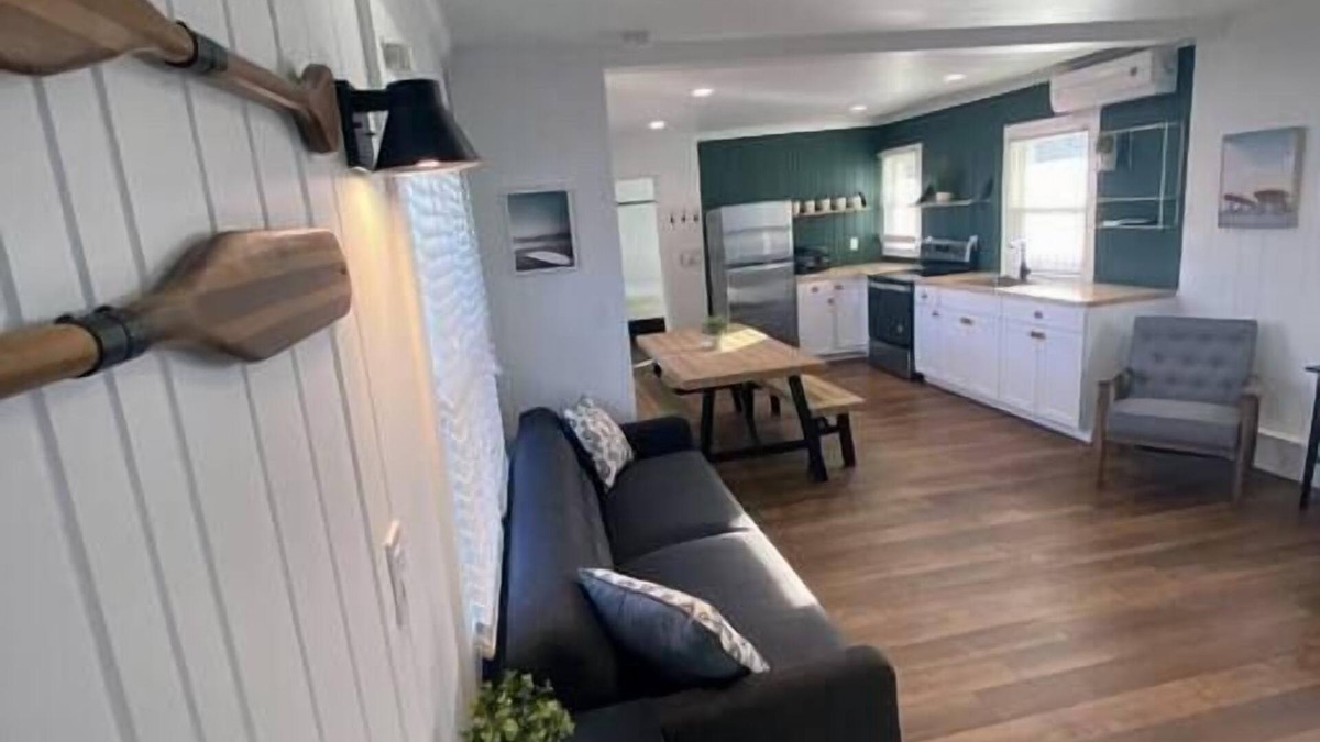 Ludington Apartment | Ludington Ave Suite 1- blocks from downtown!