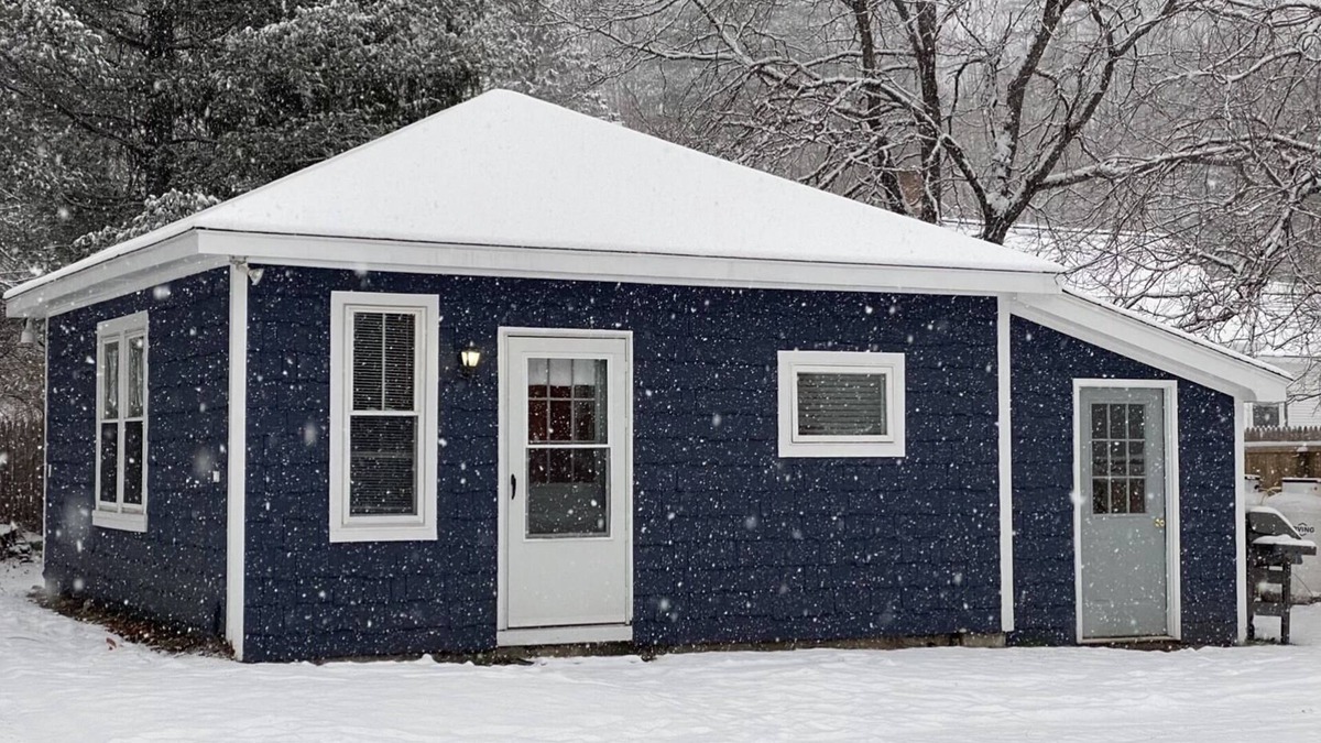 Ludlow House | Ludlow Village Guest House - prime location on ski shuttle, walk to restaurants