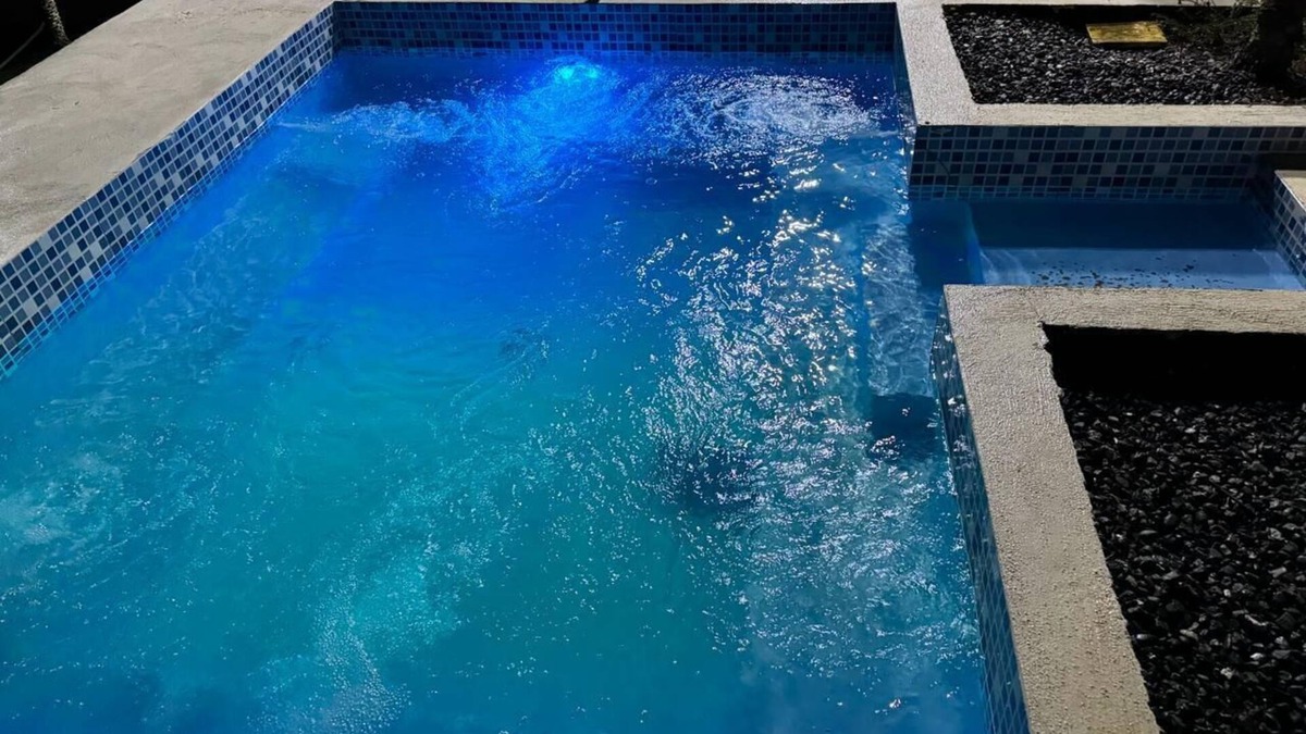 Piedra Blanca House | lugar lleno de paz con 4 habitaciones, piscina y rio dentro de la propiedad