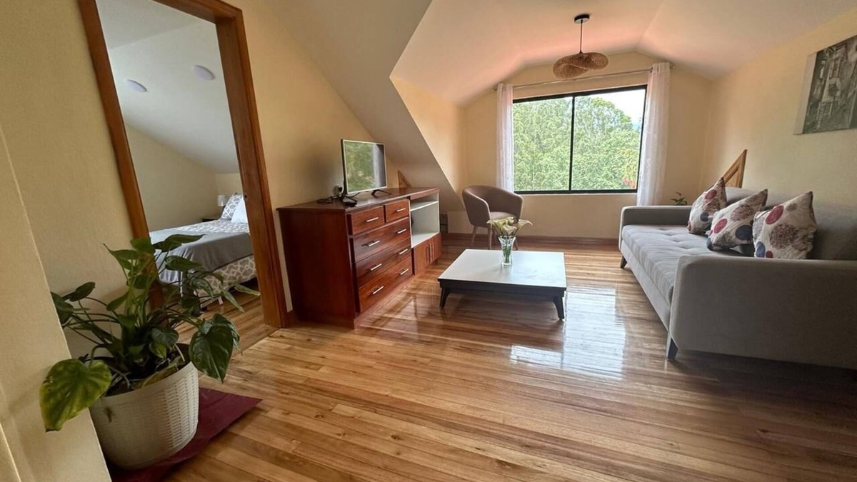 Cuenca House | Lugar para relajarse con tu familia, cerca de la ciudad al mismo tiempo alejado.