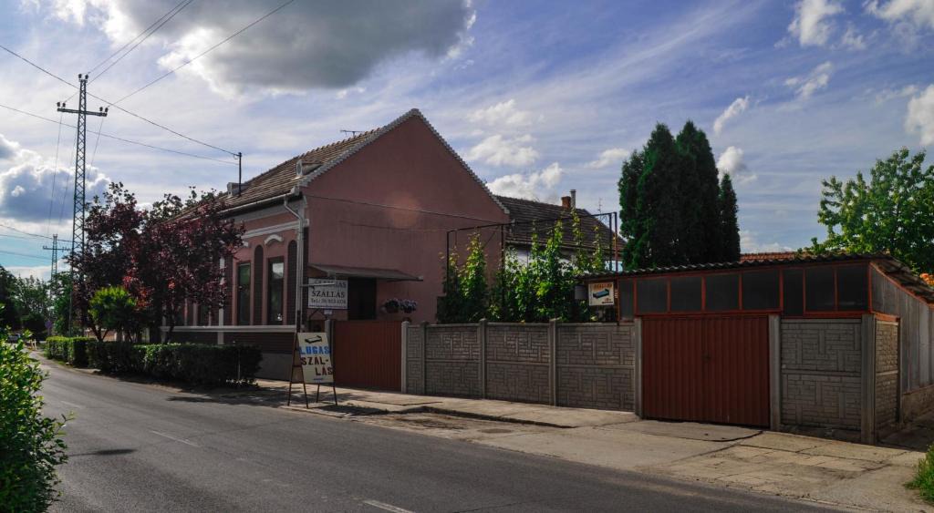 Jaszbereny House | Lugas Szallas