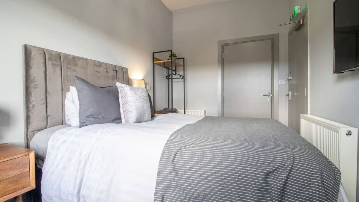 Kilmarnock Condo | Lugton Rooms - Twin bedroom suite