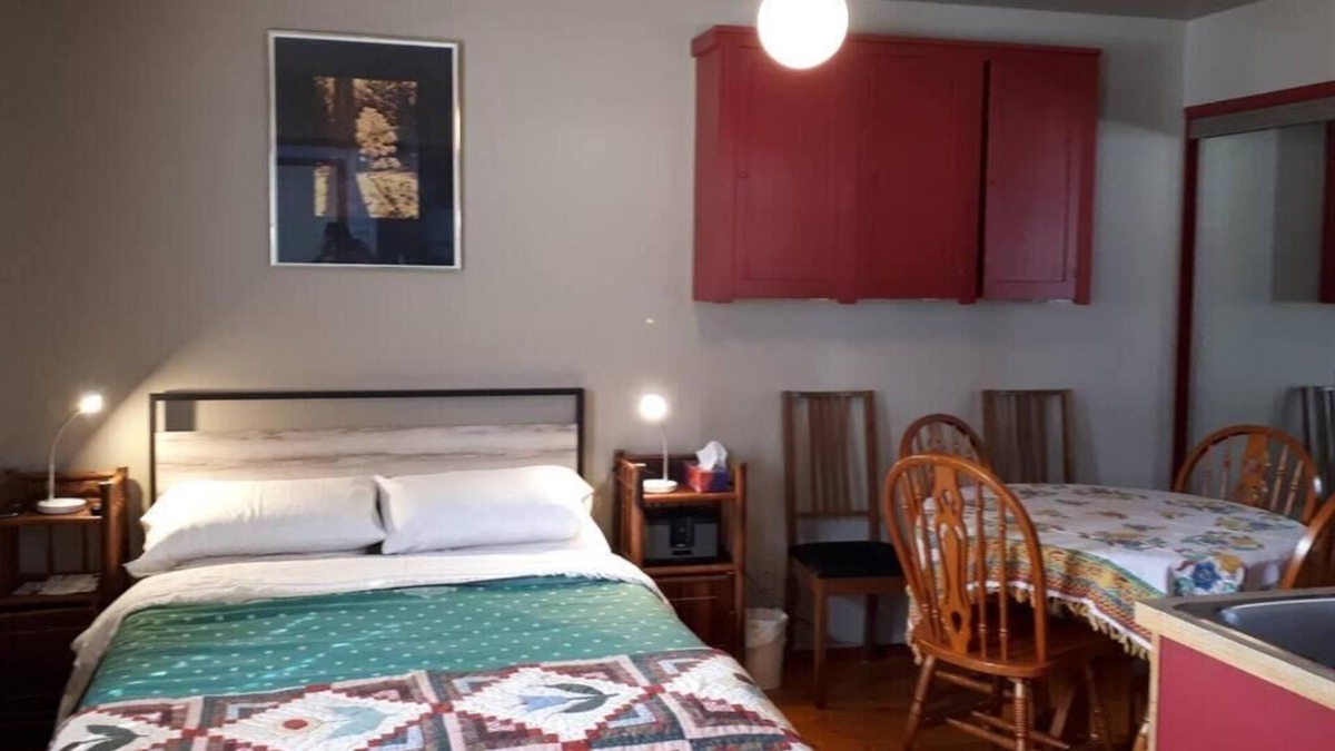 Okanagan-Similkameen Apartment | Luisa's Guest Suite, a little penthouse & deck on a 1921 building. Pet friendly.