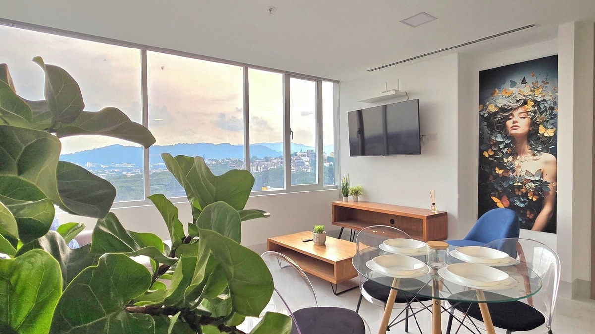 Kennedy House | Lujo, Confort with fitness room, WiFi in lovely Guayaquil