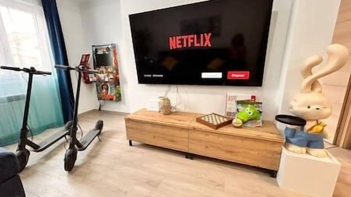 Las Campas y San Claudio Apartment | - Lujo: Proyector, Maquina Arcade, Wifi y Patinetes