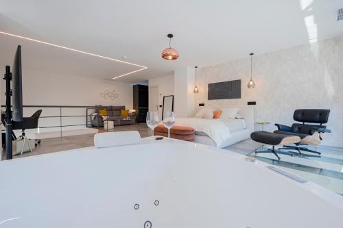 Alcobendas Apartment | LUJO Y EXCLUSIVIDAD La Moraleja - JACUZZI Cinema I