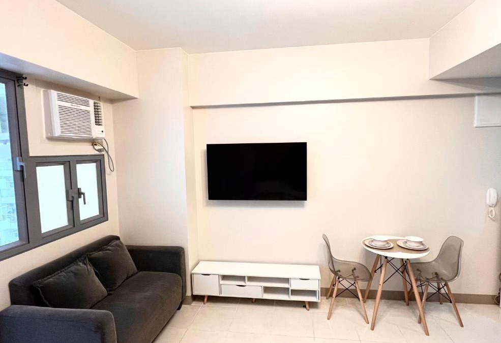 New Manila Apartment | Luke's Place In Quezon City