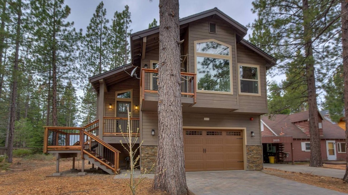 Tahoe Keys House | Lukins Mountain Modern 4BR,3BA, Hot Tub