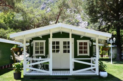 Kumluca Bed & Breakfast | Lukkies Lodge Cirali