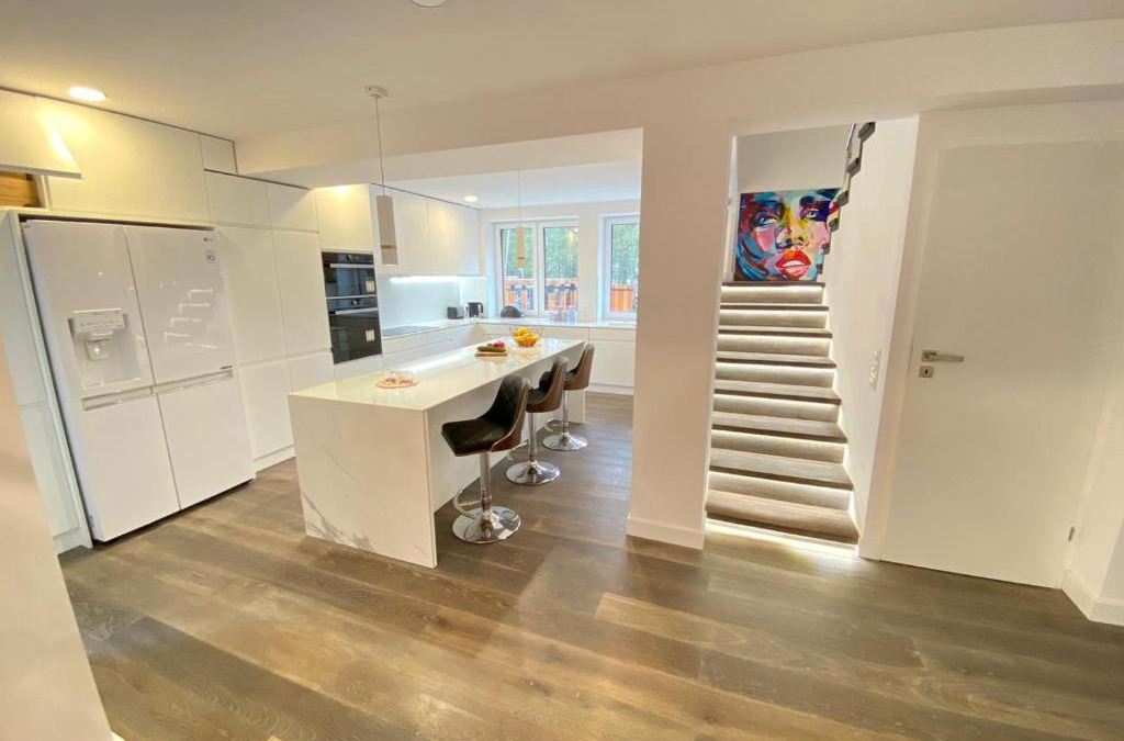 Otwock Apartment | Luksusowa Willa pod Lasem, Otwock - Shared garden, sauna, wood hot tub! Hot tub seasonal!