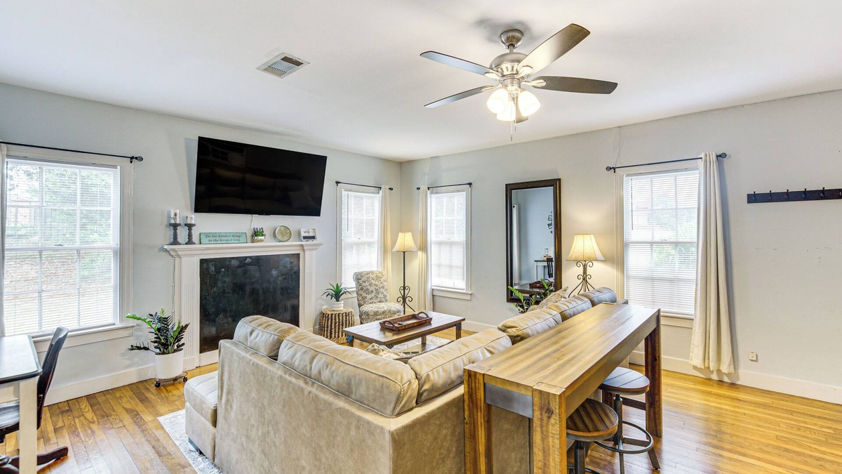 Nacogdoches House | ‘Lumberjack Hideaway’ Near Campus in Nacogdoches!