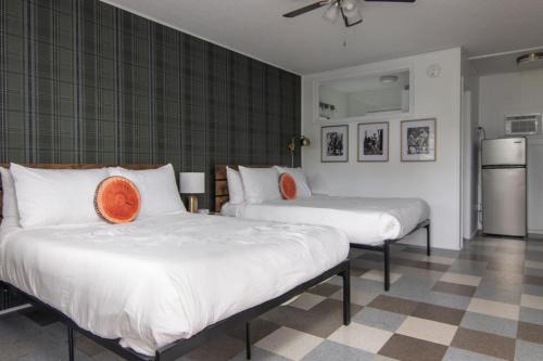 Balsam Lake Apartment | LumberJill Lodge 14 Two Cozy Queen beds