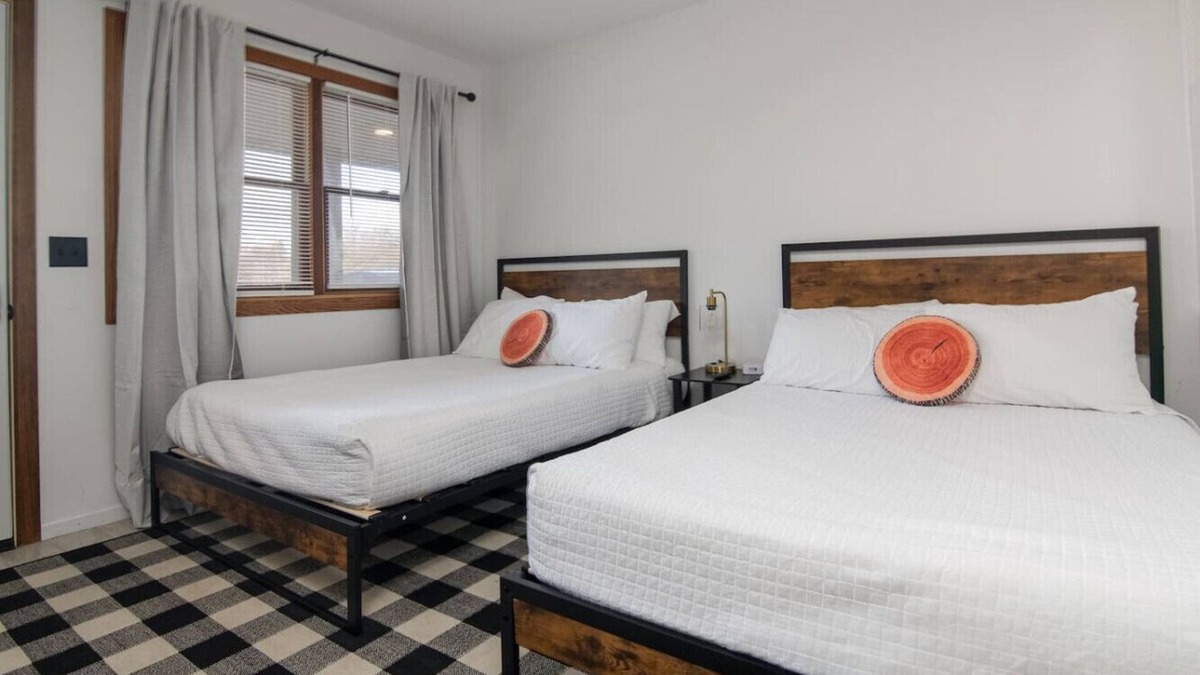 Balsam Lake Hotel | LumberJill Lodge #4 | 2 Full Beds