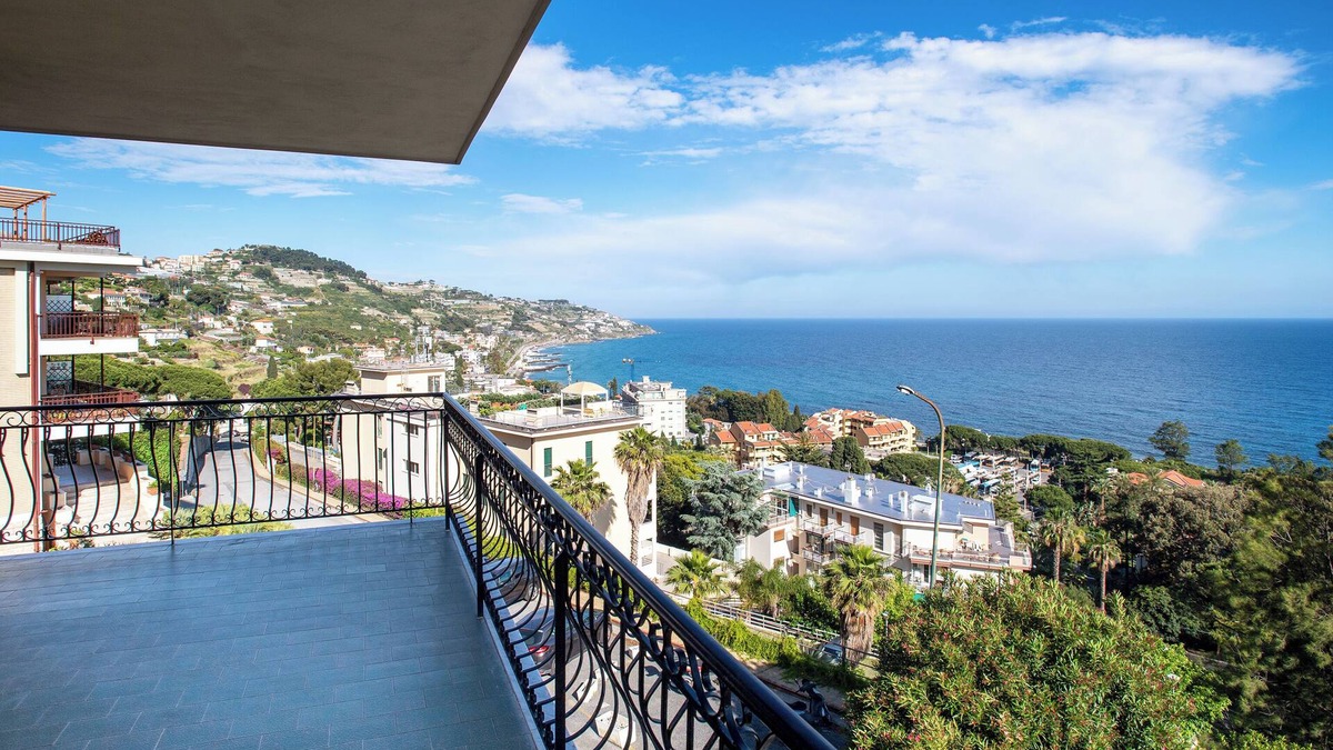 Sanremo Apartment | Luminoso e panoramico 150mq sul golfo di Sanremo - ideale per vacanza famiglia