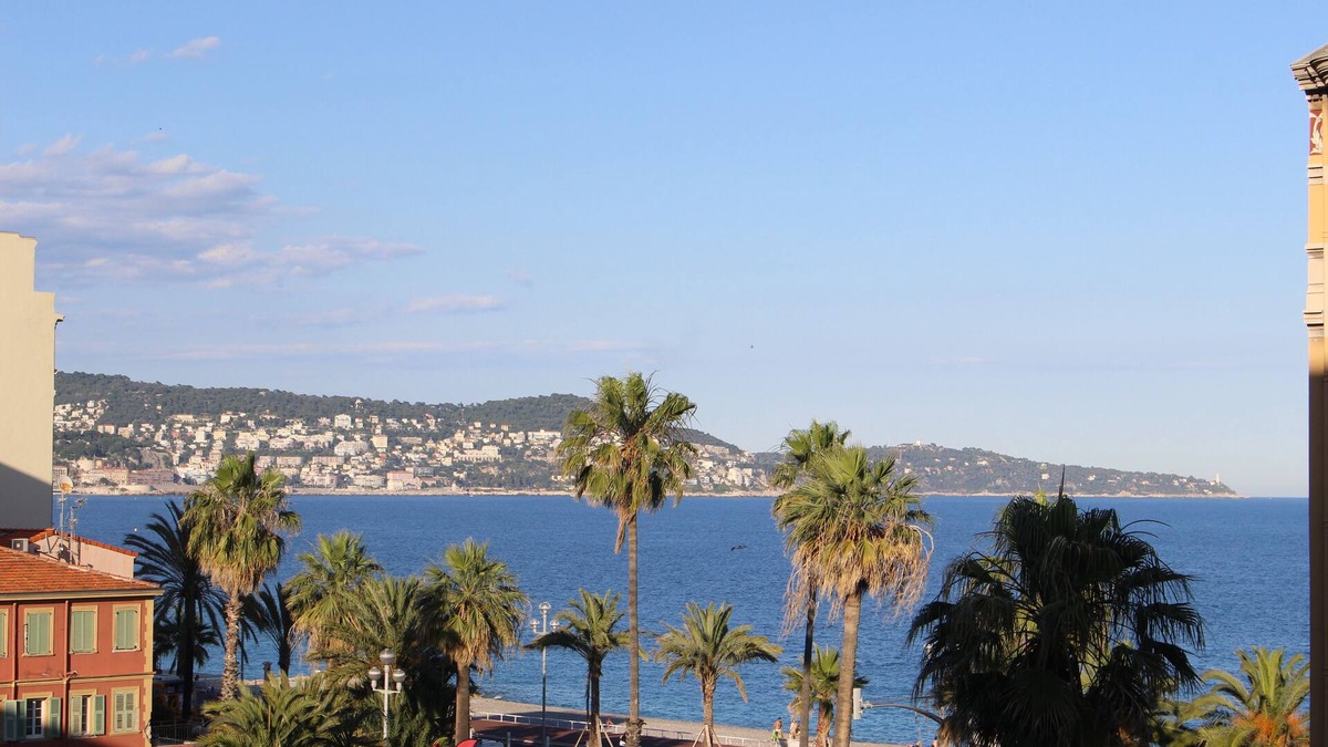 Fabron Apartment | LUMINOUS 2 PERSONS 33 M² A 2 PAS DE LA PLAGE F1 CLIM WIFI LOGGIA
