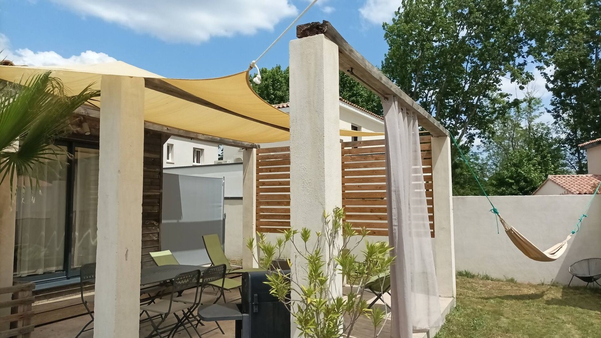 Cournonsec Villa | LUMINOUS, ECOLOGICAL: WOODEN HOUSE WITH PRIVATE POOL