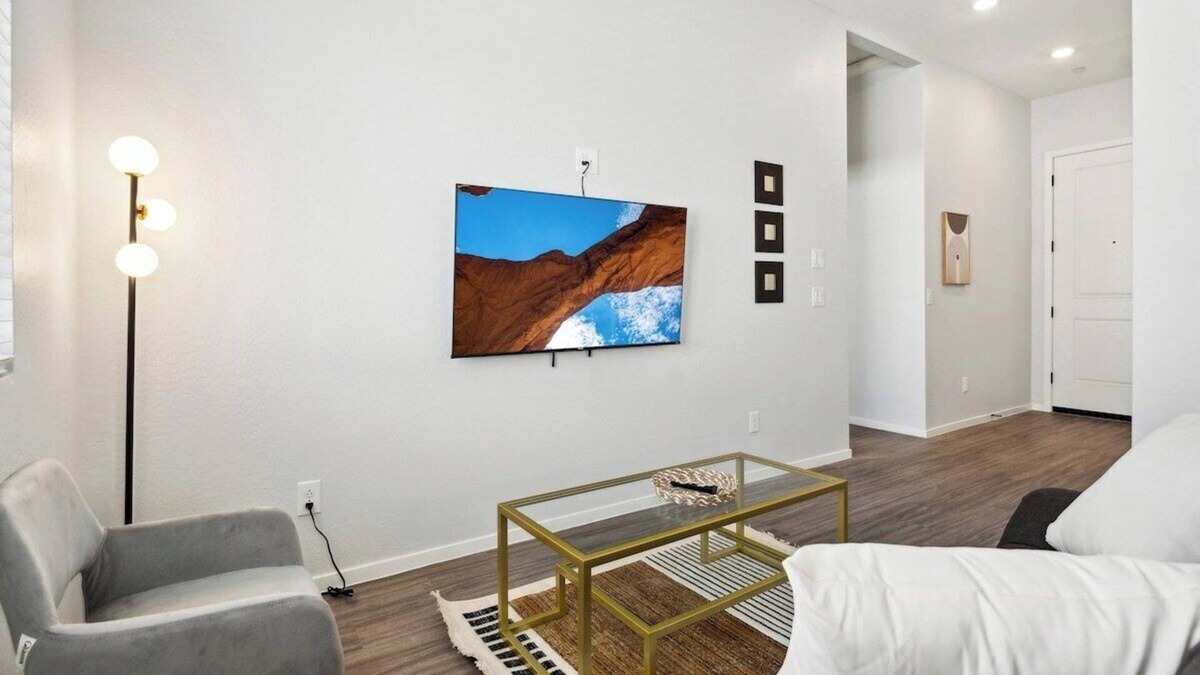 Casa Grande Apartment | Luminous Sunrise Home in Canopy at Cottonwood