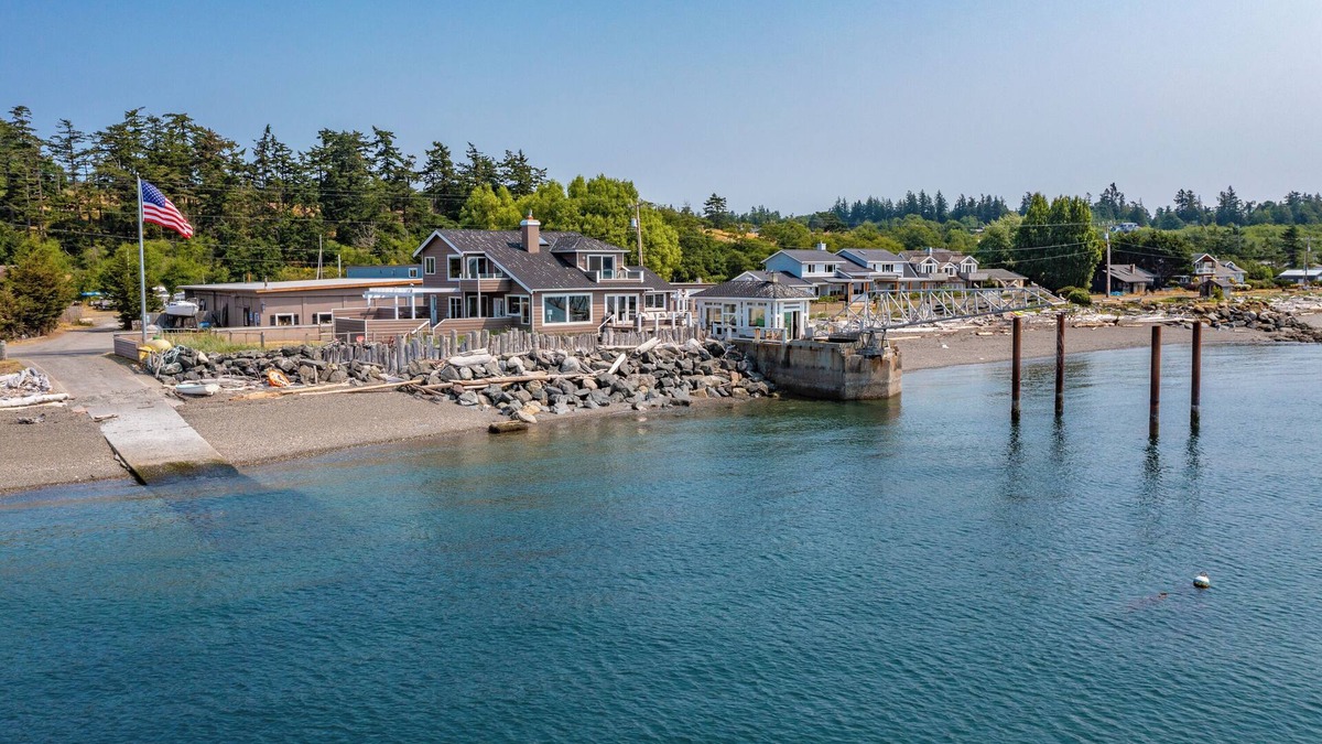 Lummi Island House | Lummi Island Waterfront Home + Boat Ramp + Bay Views