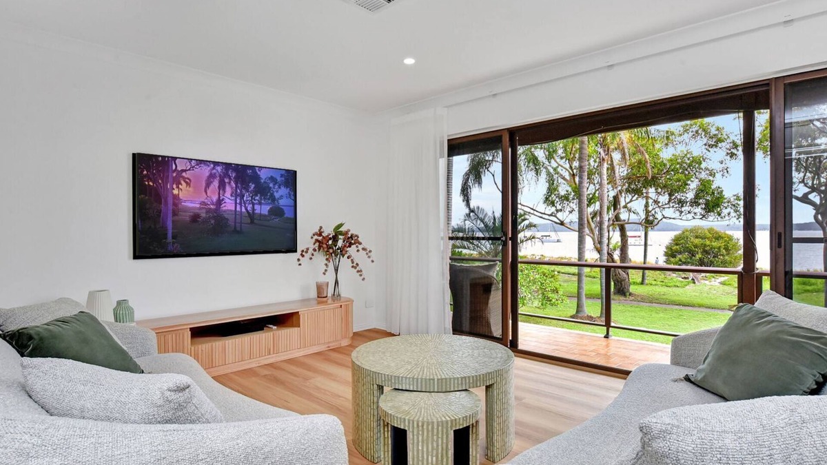 Corlette House | Luna - Absolute Beachfront