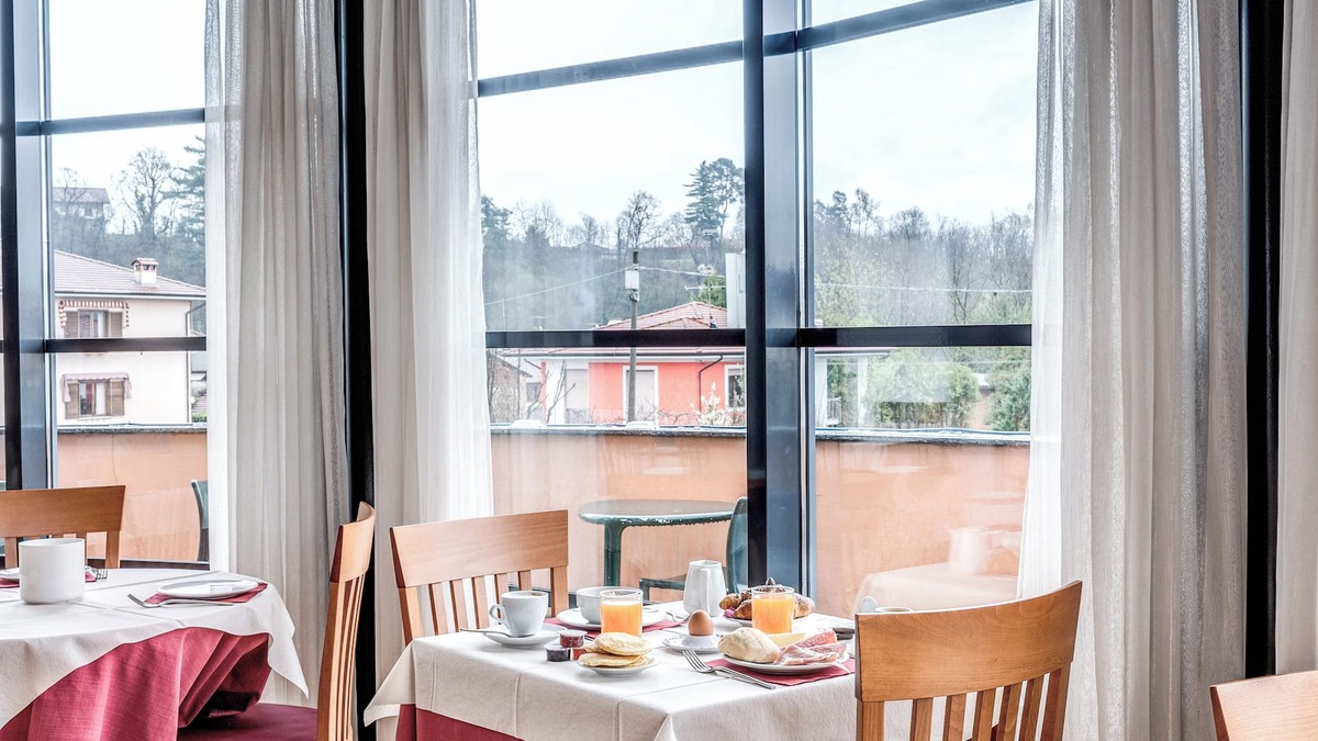 Oleggio Castello Hotel | Luna Hotel Motel Lago Maggiore Arona