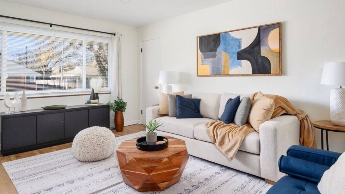 Sharon Heights Apartment | Lunar Landing Step - 2BD, 1 BA, 1 Car Garage