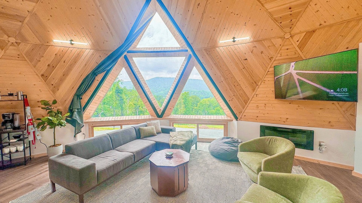 Front Royal House | ⭐️Lunar Lookout ⭐️ Geodesic Dome on 8 acres with HOT TUB!