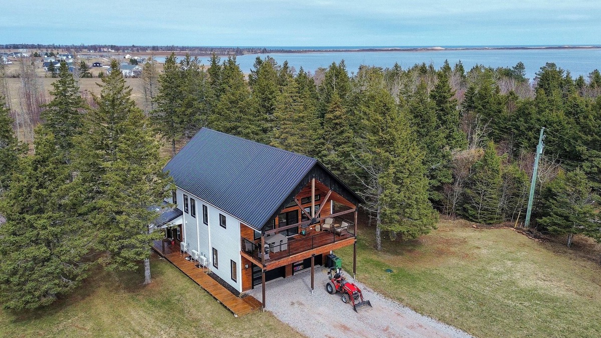 Brackley Beach House | Lupin Lodge minutes to Brackley Beach