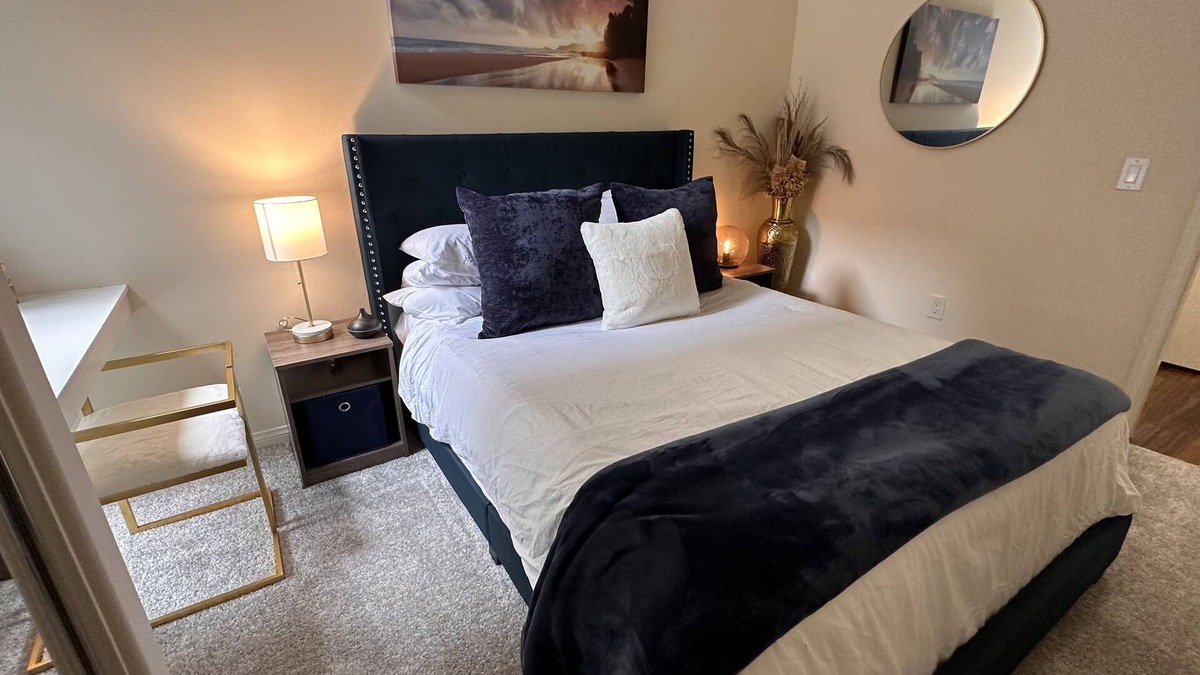 Los Angeles Apartment | Lush 1 bd Koreatown w/FREE parking & In-Unit laundry