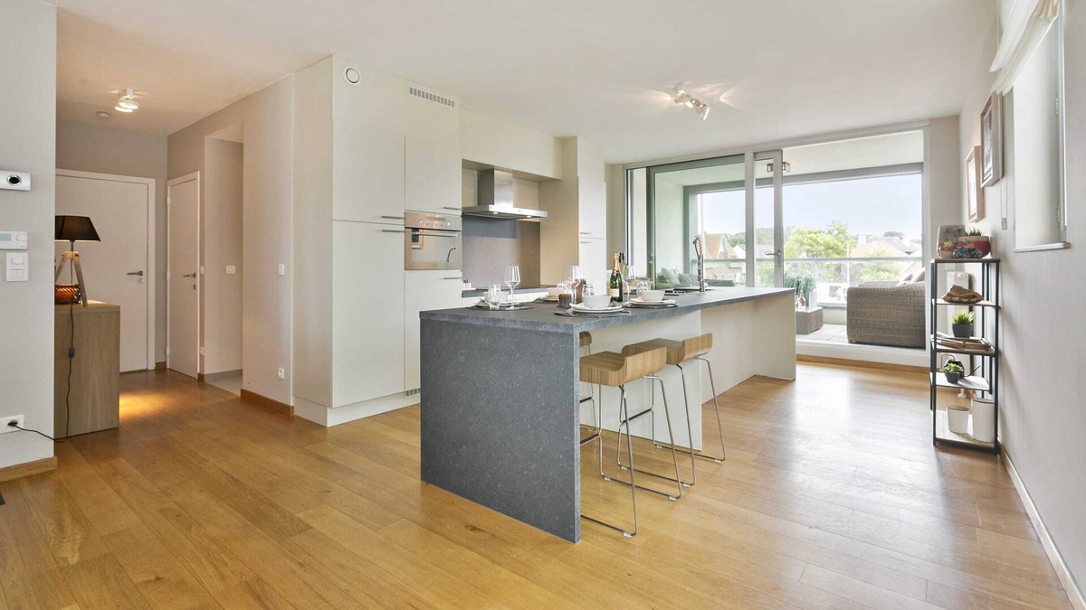 Sint-Jozef Apartment | Lush apartment with canal view near centre