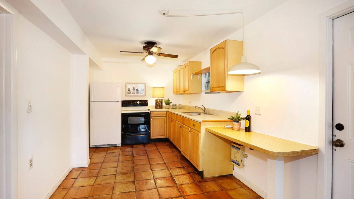 Southwest Coconut Grove Apartment | Lush Coconut Grove apartment