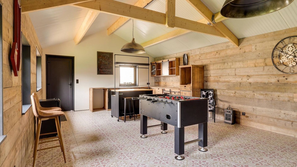 Neijen House | Lush holiday home in Limburg with jacuzzi