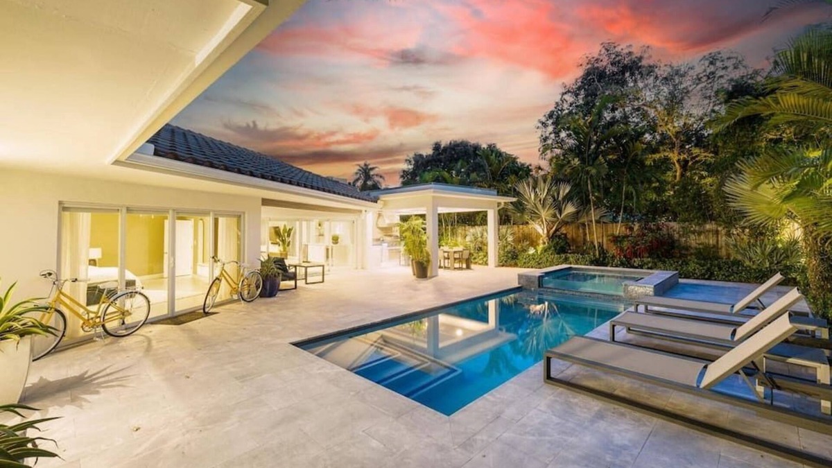 Biscayne Park Villa | Lush Luxury Marvel in Miami w/Pool&Bbq