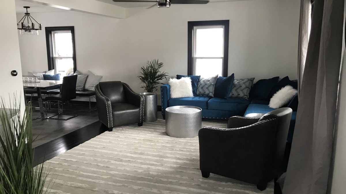 Warren House | Lush Newley Renovated Home - Downtown Warren