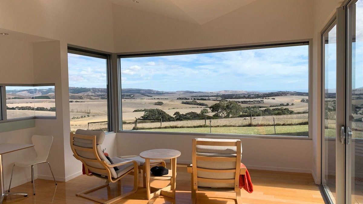 Bald Hills Bed & Breakfast | Lush Pastures - Oscar lodge