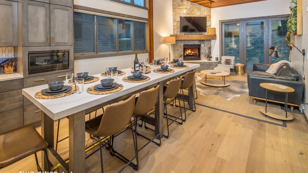 Big Horn House | Lush Ski-in/out Home! Wood Fireplace, Grill, Walk to Resort!