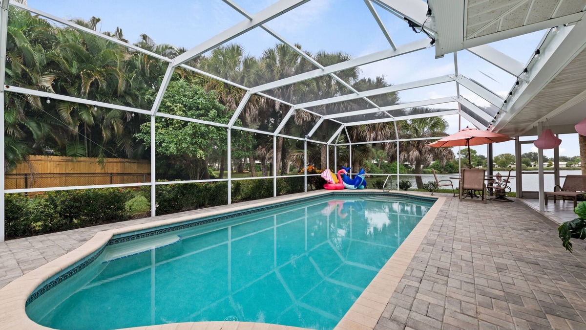 Laurel House | LUSH WATERFRONT HEATED POOL HOUSE! CUL-DE-SAC! NORTH JETTY BEACH! SIESTA BEACH!
