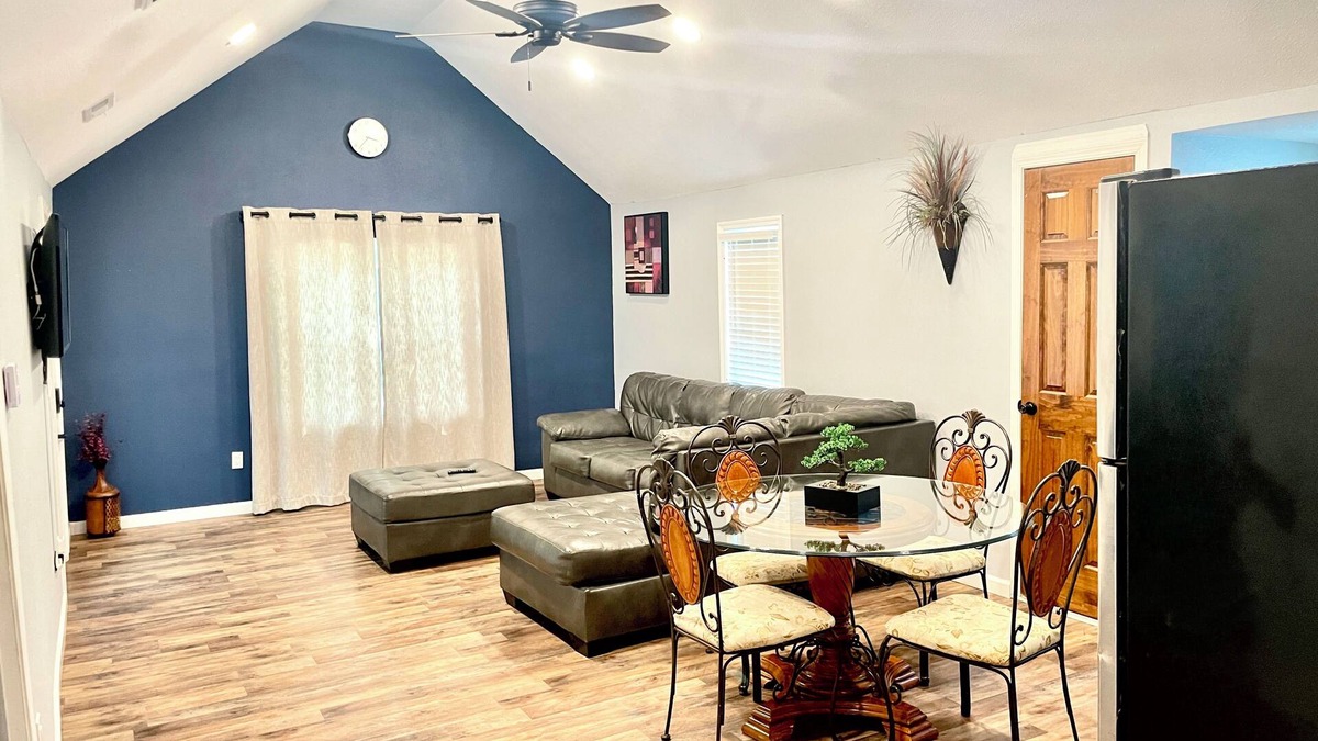 Springfield House | Lush Wonders! Sleeps 7, Wi-Fi, Parking, BBQ.