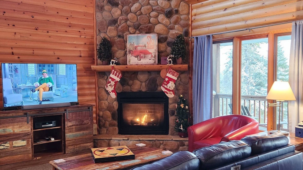 Lutsen Cabin | Lutsen's cutest vacation home between Lake Superior and Lutsen Mountains.