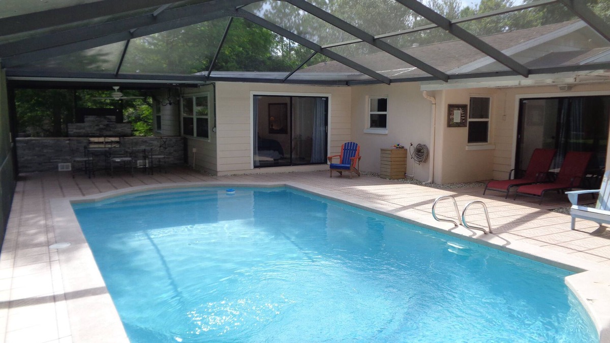 Lake Magdalene House | Lutz Cottage - Pool/Beaches/Busch Gardens/Disney/USF/Pets