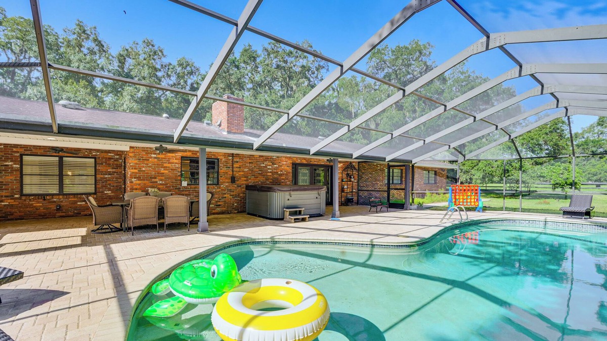 Bearss Plaza House | Lutz Home w/Game Room: 7 Mi to Adventure Island!