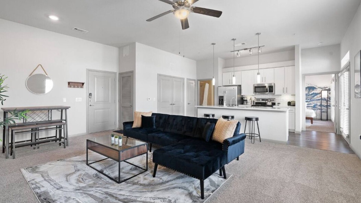 Montopolis Apartment | LUX 2B2B Apt Near Heart of Austin w/Pool & Parking
