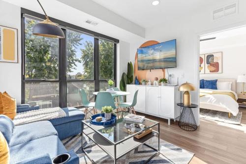 St. Anthony West Apartment | Lux 2BD Gym Rooftop Street Parking by DT UMN