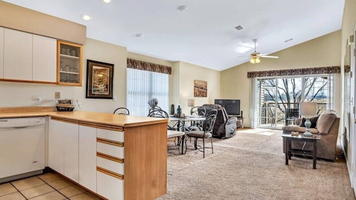 Branson Condo | Lux 2BR Condo w/Jacuzzi, fast Wifi, Clubhouse, Gym