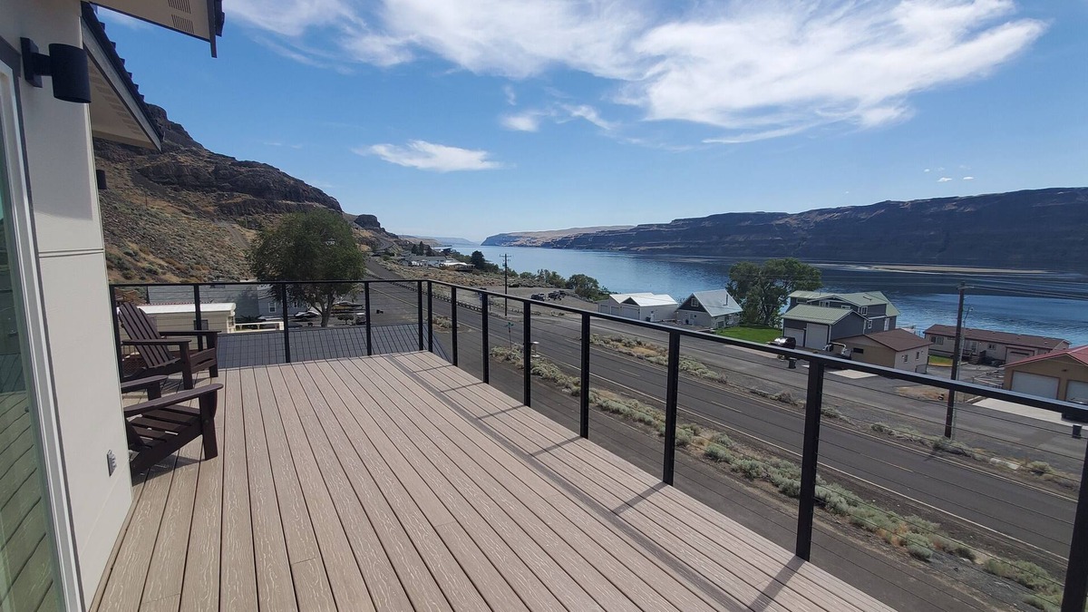 Sunland Estates House | Lux 3 bdrm/3 bath sleeps 8 in George, Wa near Gorge Amphitheater & Wine Country