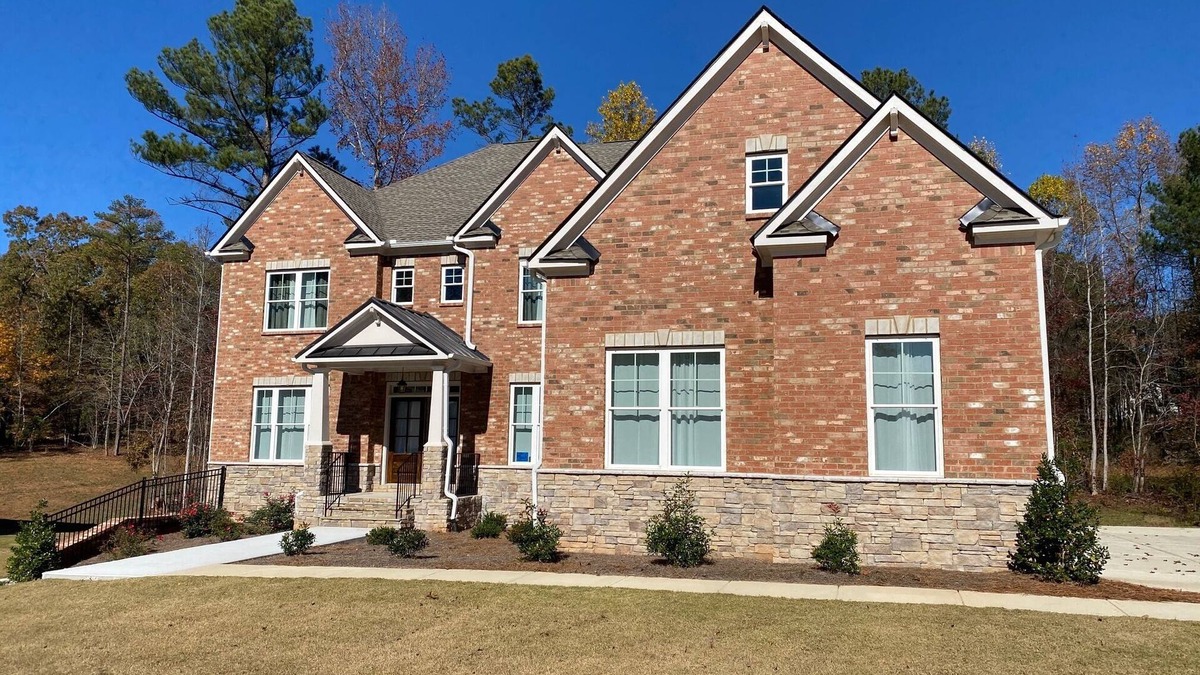 Douglasville House | Lux 3500 sq ft shared common area with 3-bedroom with smartkey deadbolt; desk